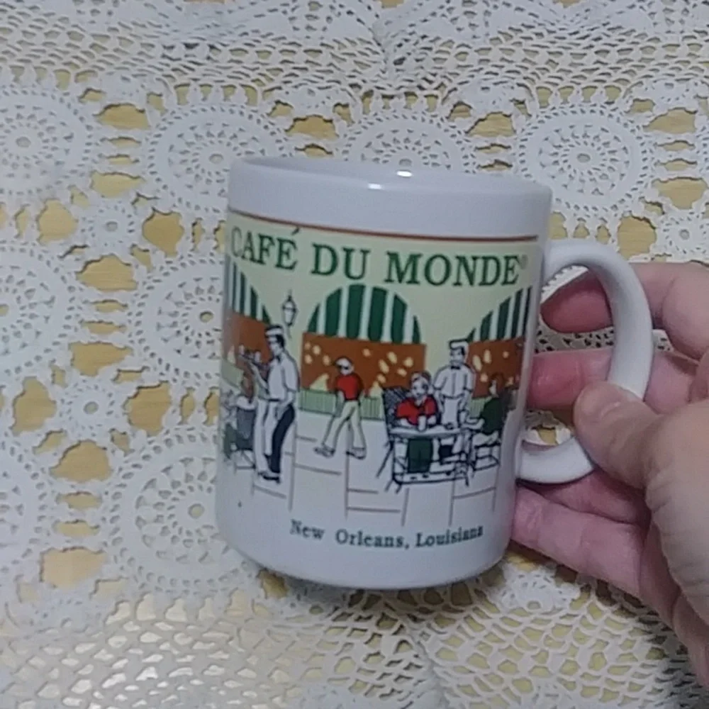 Collectible Cafe' Du Monde New Orleans coffee cup